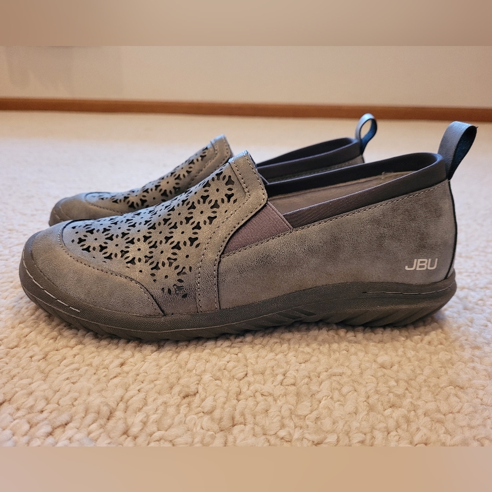 JBU Bellflower Leather Slip On by Jambu Womens Silver Shimmer Size 7.5 Wide.